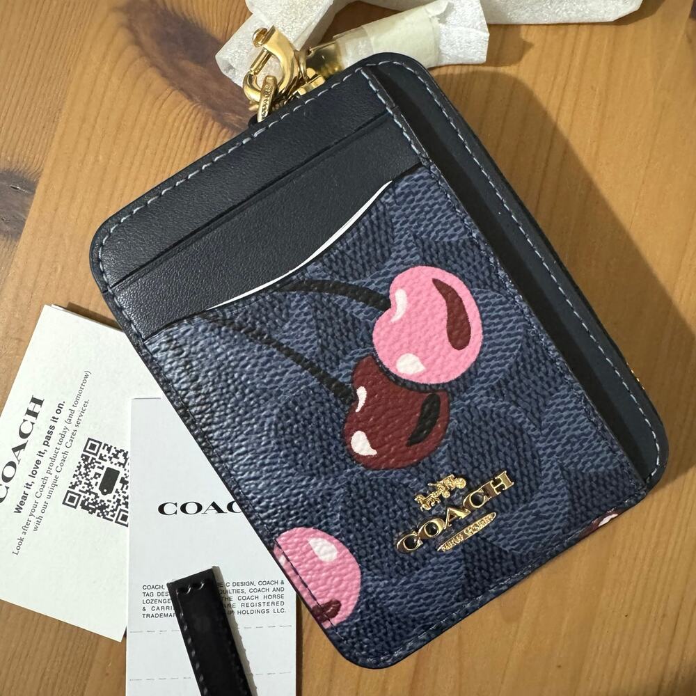 🍒 Coach Zip Card Case In Signature Canvas With Cherry Print - Picture 7 of 10